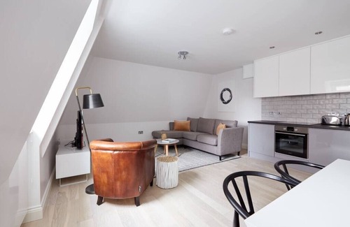 Holborn and Covent Garden Apartment | 7VH Virginia House 3 Double Bed Bloomsbury Penthouse sleeps 6