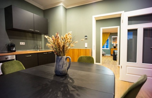 Altlindenau Apartment | 8-10 PERSONS | 4 ROOMS | 100 m2;