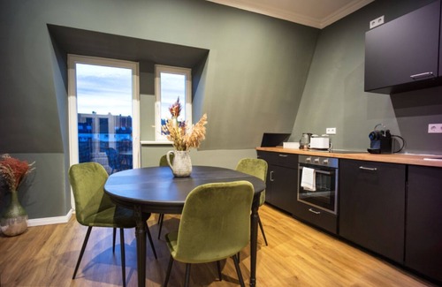 Altlindenau Apartment | 8-10 PERSONS | 4 ROOMS | 100 m2;