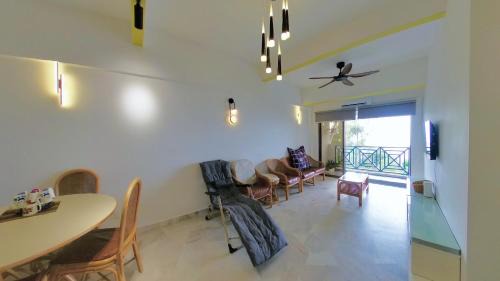 Si Rusa Apartment | 8-13pax, Duplex private beach, white sand beach