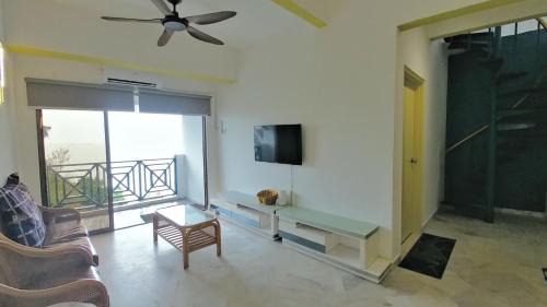 Si Rusa Apartment | 8-13pax, Duplex private beach, white sand beach