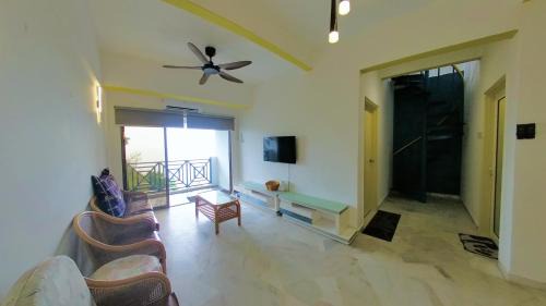 Si Rusa Apartment | 8-13pax, Duplex private beach, white sand beach