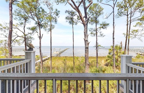 East End House | 8 ACRE Private Bayfront Estate! Bring the Pets! Fishing Pier, Dock, Free Beach Gear, 5BR/4.5BA "Acres of Willow Pond"