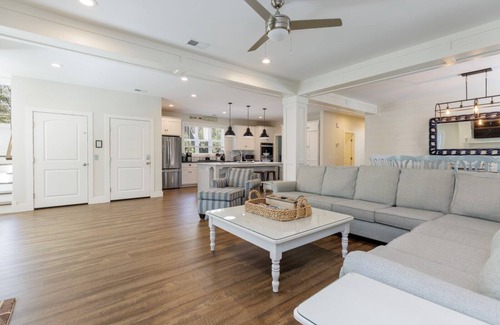 North Forest Beach House | 8 bed, 8F/2H Baths, 5 King Suites, Elevator, Private Pool, 3 min walk to Beach!