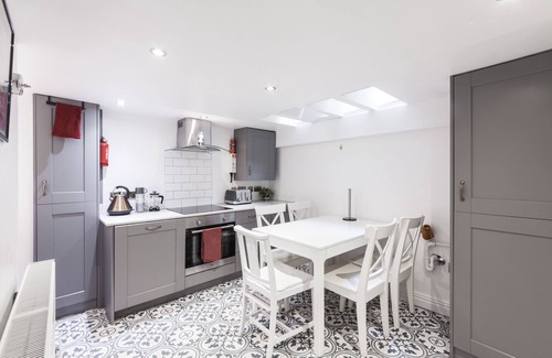 Westminster House | 8 Bed family home Westminster Central London (sleeps 11 including children)