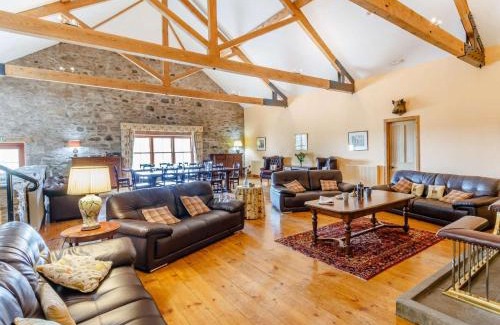 Kirriemuir House | 8 Bed in Pearsie CA261
