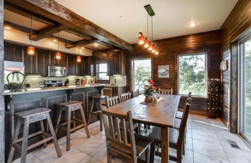 Lampe House | 8 Bed Luxury Lakefront Villa Amazing View 2 Pools Free Resort Amenities Dock