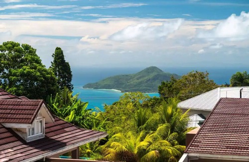 Mahe Island Villa | 8 Bed Villa - 2 Private Pools - CliffHanger Villas