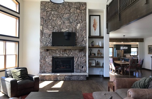 Grand Lake House | 8 Bedroom/8 Bath Newly Renovated Lodge 6500+ sq ft