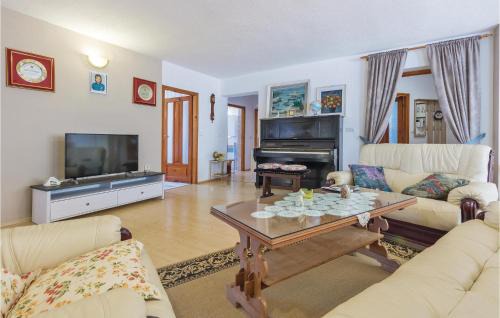 Gregovica House | 8 Bedroom Stunning Home In Pula