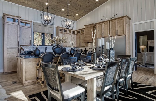 Bluff Mountain Cabin | 8 Bedrooms - SITTIN' ON TOP OF THE WORLD!