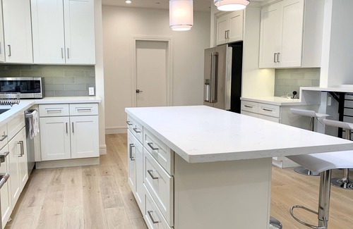 Baywood - Aragon House | 8 BR 8 bath, Great for Groups/Retreats, Complete New Renovation, Walk Downtown
