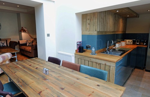 Tenby House | 8 Culver Park - Close to Beach and Town Centre