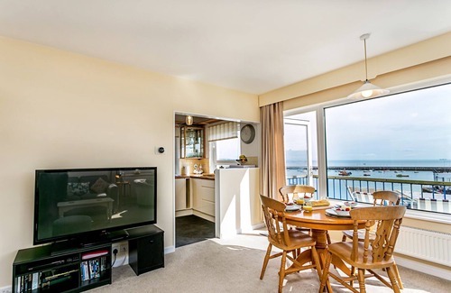 Brixham Apartment | 8 Dolphin Court - NEW Listing - sleeps 4 guests in 2 bedrooms