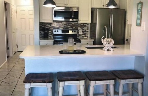 Corpus Christi Condo | 8❤️Fishing dock❤️Ground Floor❤️hot tub❤️Beach❤️king bed
