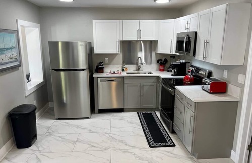 Edgewood Apartment | #8 Heated Pool, Large Yard, 1BR+sunroom/office