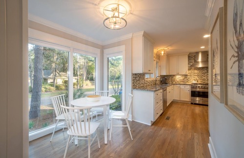 Heritage Woods House | 8 Heritage Road: A BESTNEST by Beverly Serral *Private Pool* and fenced yard