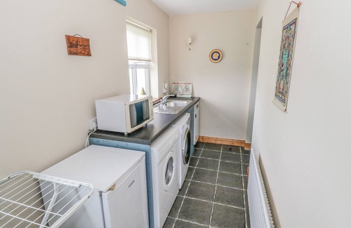 Binghamstown Cottage | 8 LIOS NA SIOGA, family friendly in Belmullet, County Mayo