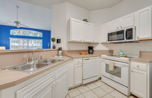 Crystal Cove House | 8 Mi to Disney World: Townhome w/Balcony & Patio!