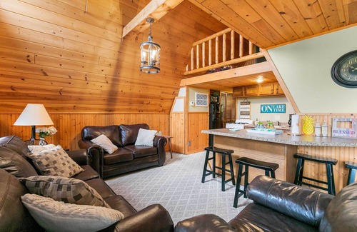 Lampe Cabin | 8 Mi to Dogwood Canyon: Cozy Cabin w/Deck