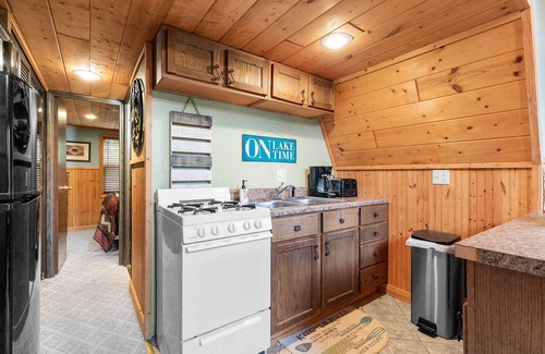 Lampe Cabin | 8 Mi to Dogwood Canyon: Cozy Cabin w/Deck