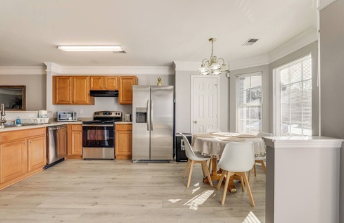 Southwestern House | 8 Mi to Downtown: Atlanta Townhome!