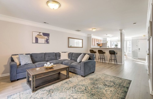 Southwestern House | 8 Mi to Downtown: Atlanta Townhome!