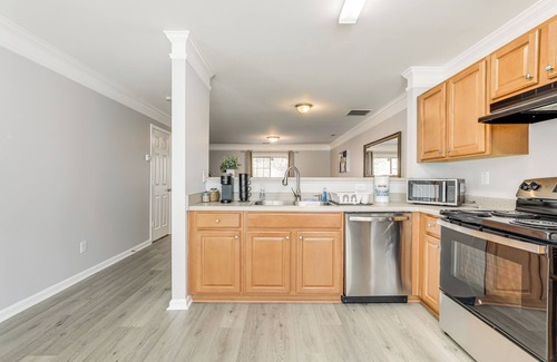 Southwestern House | 8 Mi to Downtown: Atlanta Townhome!