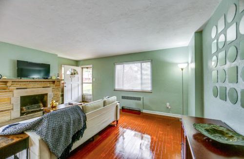 Forest Hills Apartment | 8 Mi to Dtwn Retreat with Balcony in Pittsburgh!