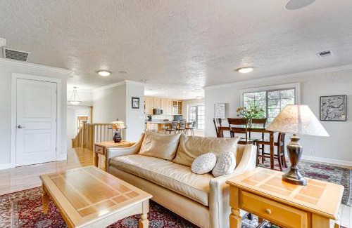 Jacksonville House | 8 Mi to Jacksonville Oregon Getaway with Deck!