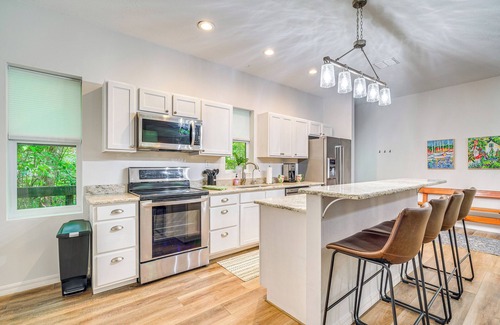 Silver Springs Cottage | 8 Mi to Ocala: Quiet Silver Springs Home w/Grill!
