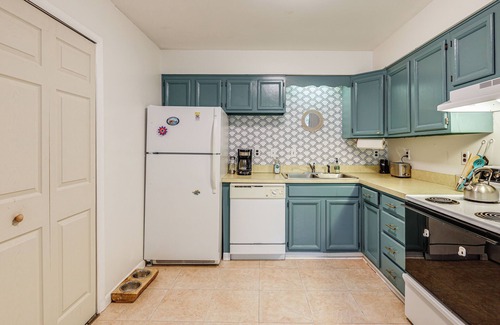 Ocean Pines House | 8 Mi to Ocean City Beach: Home w/Pool Access!