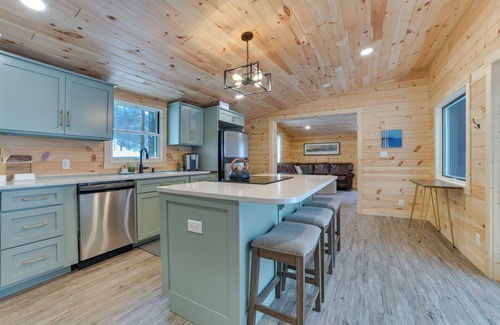 Empire Cabin | 8 Mi to Sleeping Bear Dunes: Creekside Cabin