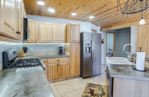 Pine Cabin | 8 Mi to Staunton State Park: Mtn-View Hideaway!