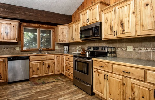 Lazy Acres House | 8 miles from Yellowstone! Fireplace, 2 decks, gas grill, new kitchen!