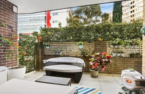 Rockdale Apartment | 8 mins from Sydney Airport! 1BR with Courtyard