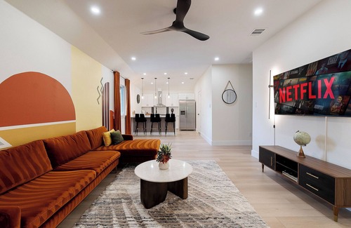 West Dallas Apartment | 8 Minutes From Downtown, Large Deck, Central, Peaceful Retreat