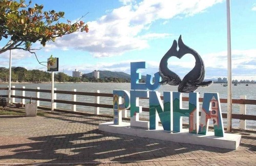 Penha House | 8 Minutos do BETO CARRERO WORLD, 2 Quadras da Praia, área central de Penha SC.n