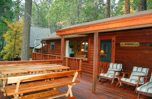 North Wawona Cabin | (8) Nugent's Nest at The Redwoods In Yosemite