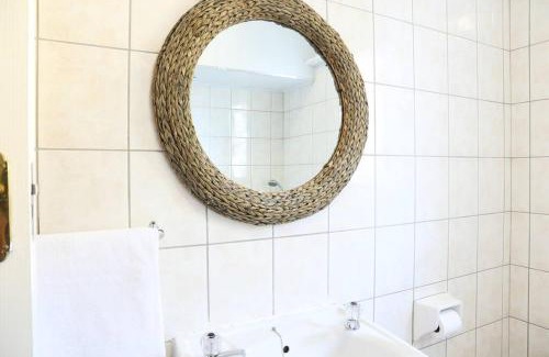 Windhoek West Apartment | 8 on Jenner - Cozy 2- bedroom, close to Town/NUST
