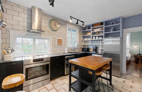 St. Augustine House | 8 Park- Dog Friendly Outdoor Oasis Mins to Beach