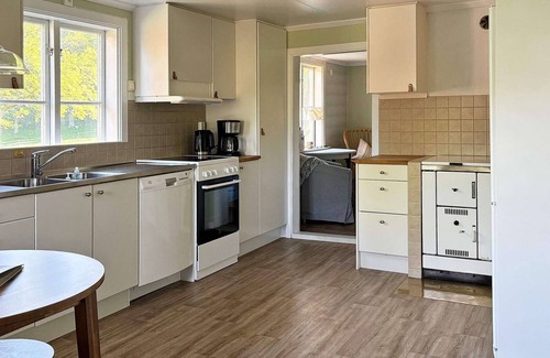 Vastra Tunhem House | 8 person holiday home in Vargön
