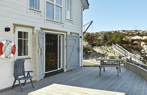 Bomlo House | 8 person holiday home in Urangsvåg