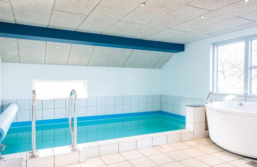 Henne Strand House | 8 person holiday home on a holiday park in Henne