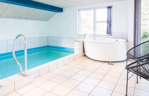 Henne Strand House | 8 person holiday home on a holiday park in Henne