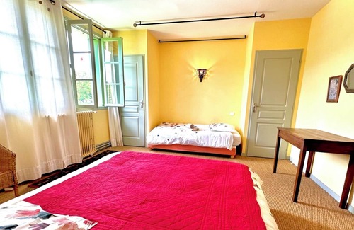 Estadens House | 8-person nature gîte with picnic area facing CAGIRE