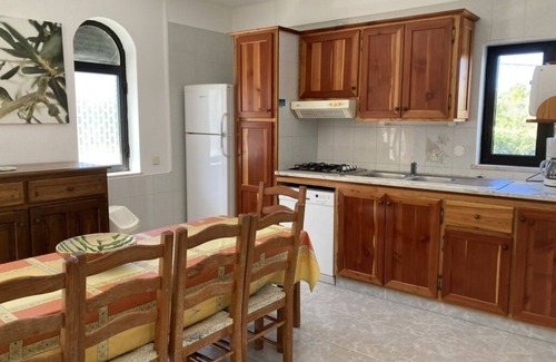 Ferragudo House | 8-person semi-detached villa in small quality family residence