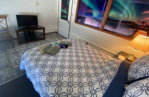 Fairview House | #8 Private bedroom near Downtown Anchorage