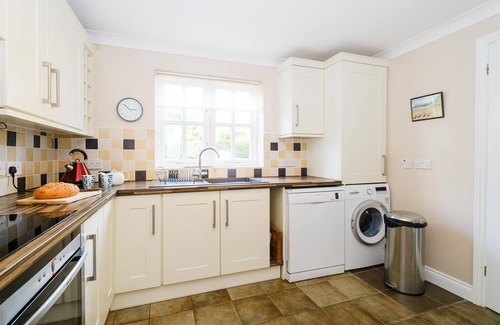 Snape Cottage | 8 Saxonfields - sleeps 4 guests in 2 bedrooms