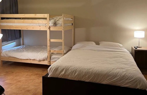 Canmore Condo | 8 Sleep in 2 bedrm king, queen & bunks, sofa bed